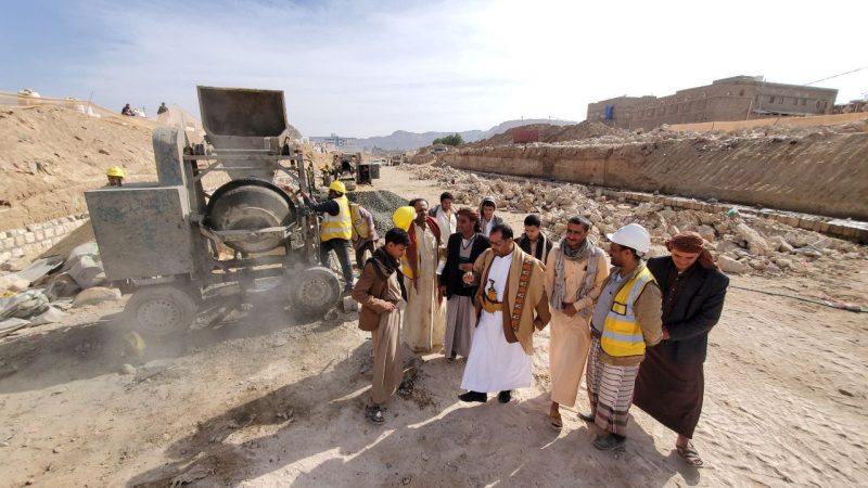 الاطلاع على مستوى إنجاز مشروع رصف السائلة الجنوبية بمدينة صعدة