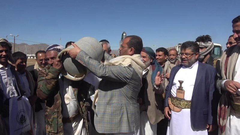 محمد علي الحوثي يدشن توزيع أسطوانات الغاز لأسر الشهداء في صعدة مجاناً